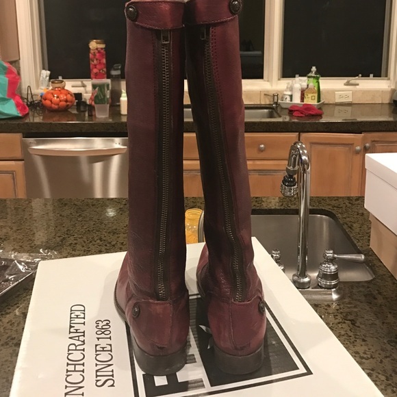Frye Melissa Button Zip Back Boot in Wine 7.5 - Picture 4 of 4